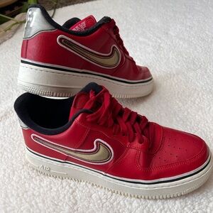 Men’s Retro-Style Nike Air Force 1 LV8 NBA Sport Sneakers- Chicago Bulls Colors